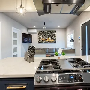 newly-renovated-2-bed-1-bath-home.topanaheimhotels.com/